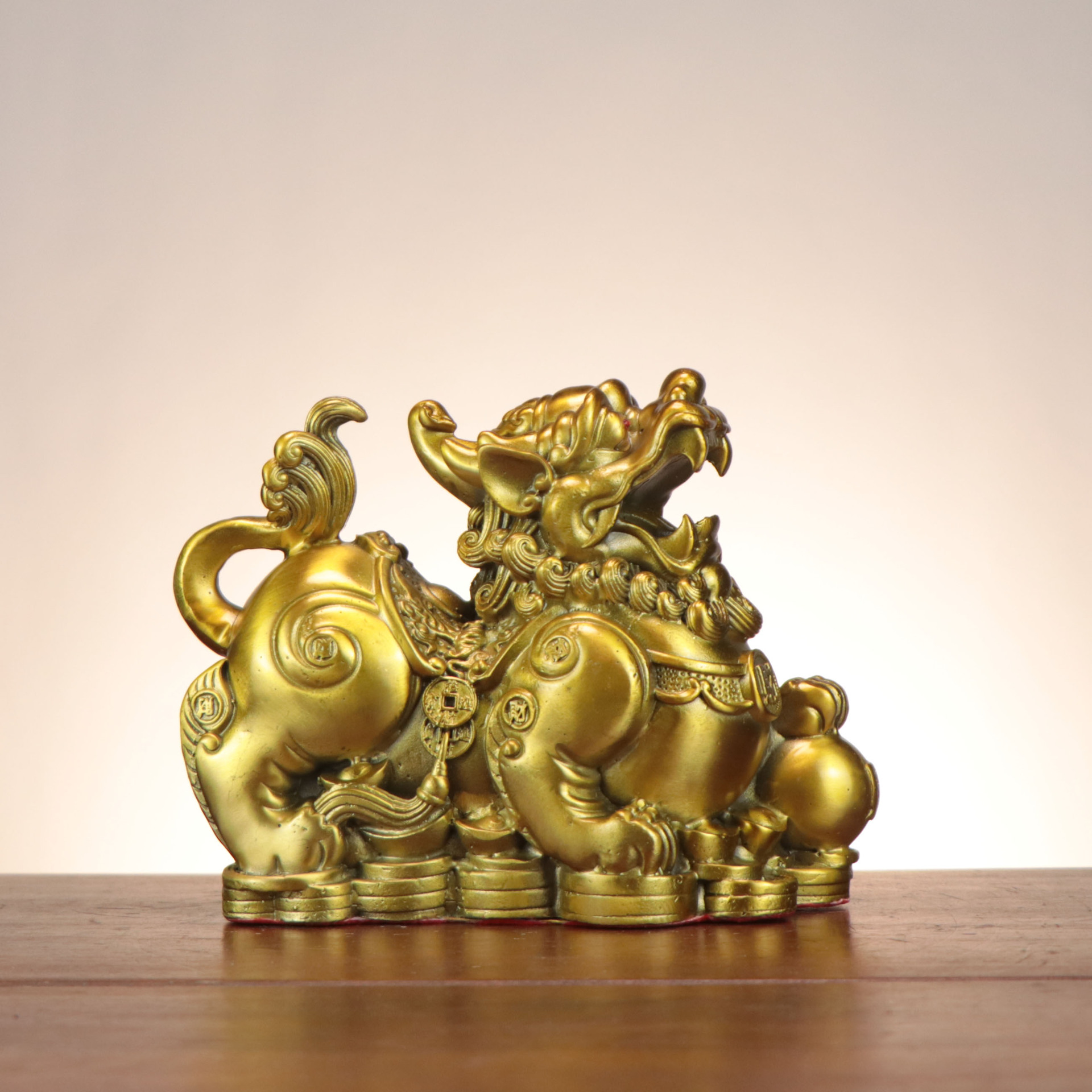匠心獨(dú)運(yùn)，招財(cái)納福 楊銅記如意金錢(qián)貔貅擺件賞析